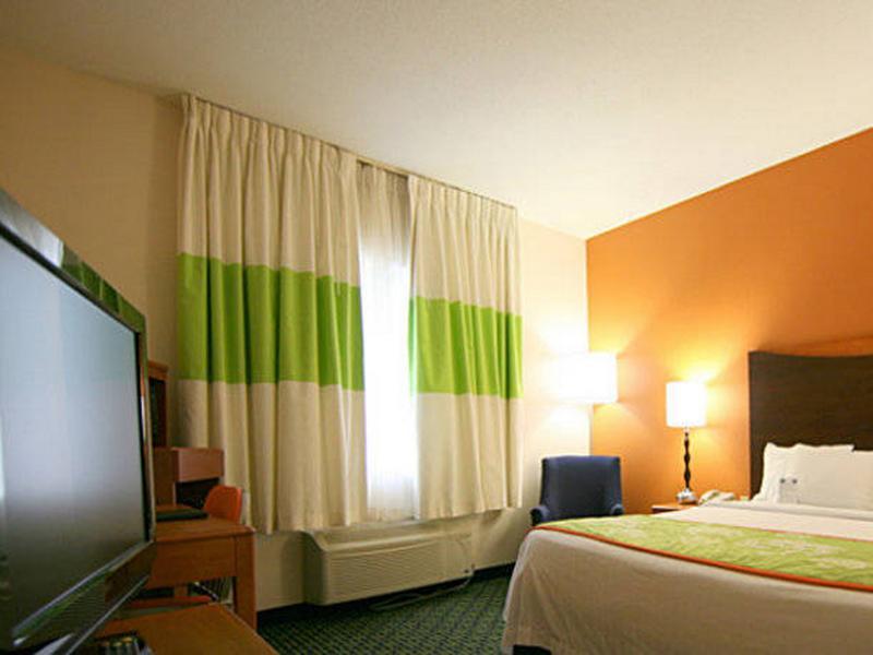 Hotel Fairfield & Kansas Airport Kansas City
