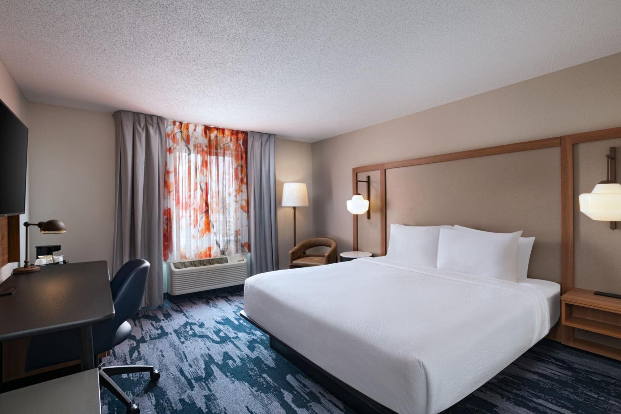 Hotel Fairfield & Kansas Airport