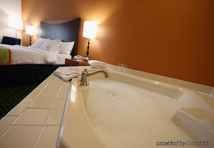 Fairfield & Kansas Airport Hotel