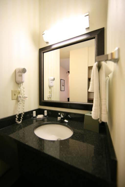 Fairfield & Kansas Airport Hotel Kansas City